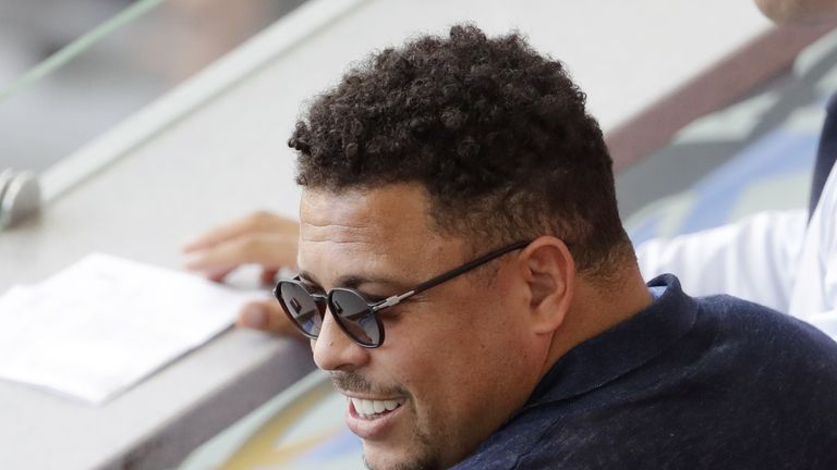 Brasilien-Legende Ronaldo ist nach seiner Lungenentzündung wieder auf dem Weg der Besserung.