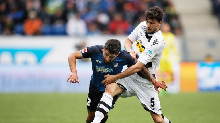 Borussia Mönchengladbach: Tobias Strobl - Der 28-Jährige ist extrem variabel einsetzbar und besticht durch Zweikampfstärke und gutes Kopfballspiel. 