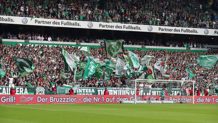 6. SV Werder Bremen - Durchschnittspreis: 150,55 Euro (Trikots: 84,95 Euro, Fanartikel: 22,24 Euro, Dauerkarten: 461,25 Euro, Tageskarten: 33,75 Euro)