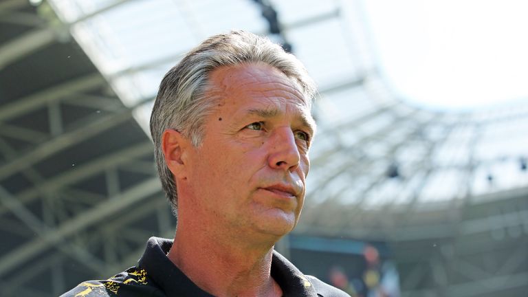 Uwe Neuhaus stand in 116 Pflichtspielen als Cheftrainer der SGD an der Seitenlinie und erreichte mit seiner Mannschaft 50 Siege.