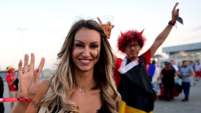 Diese attraktive Dame wird man in Zukunft des Öfteren im Dortmunder Signal Iduna Park antreffen. Seit 2015 ist Witsel mit Rafaella verheiratet, zusammen haben sie inzwischen auch zwei Kinder.