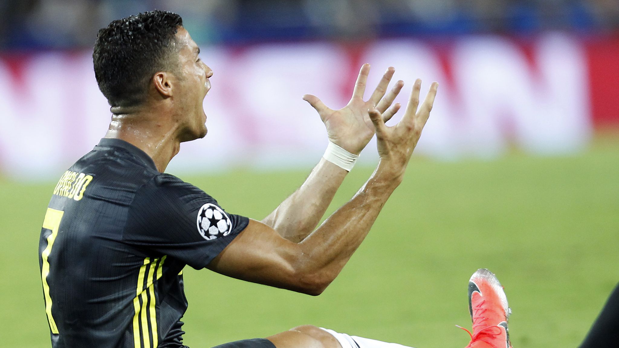 Mit VIDEO: Ronaldo weint nach Roter Karte wegen ...