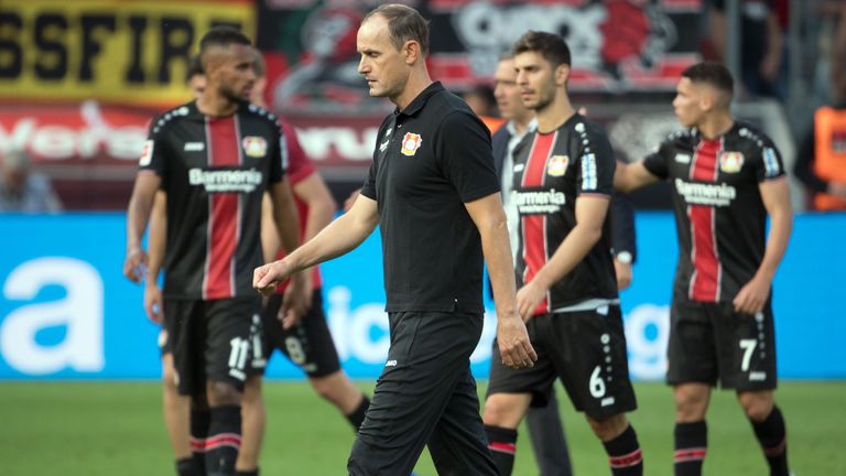 Bayer Leverkusen steht nach zwei Spielen ohne Punkte dar.