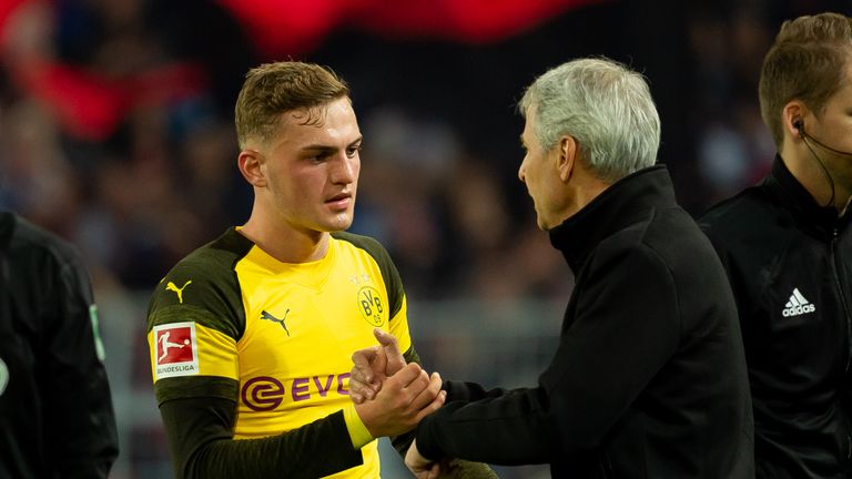 DORTMUND, GERMANY - SEPTEMBER 26: Jacob Bruun Larsen of Borussia Dortmund speaks with head coach Lucien Favre of Borussia Dortmund during the Bundesliga match between Borussia Dortmund and 1. FC Nuernberg at Signal Iduna Park on September 26, 2018 in Dortmund, Germany. (Photo by TF-Images/Getty Images)