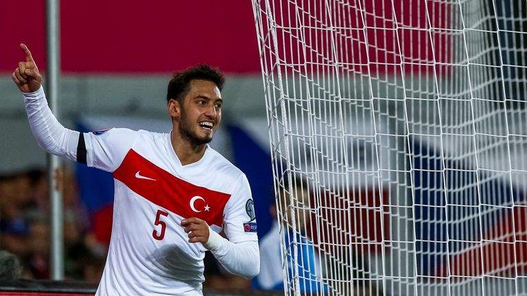 Sehr viele Spieler haben sich statt für das DFB-Team für die türkische Nationalmannschaft entschieden. Dazu zählt auch Hakan Calhanoglu, der in Mannheim geboren wurde. Er spielt bereits seit der U16 in der Türkei.