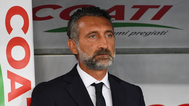 Chievo Verona und Trainer Lorenzo D'Anna werden wegen Bilanzfälschung bestraft.
