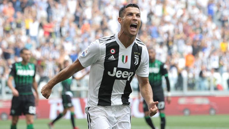 Cristiano Ronaldo erzielt beim 2:1-Sieg gegen Sassuolo Calcio seine erste Tore für die Alte Dame.