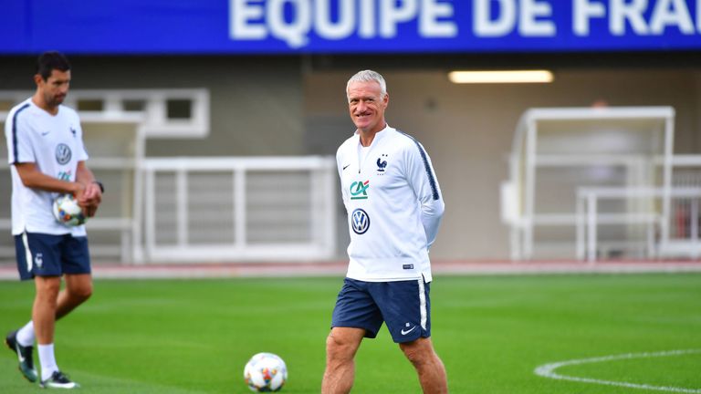 Didier Deschamps ist aktueller Weltmeister-Trainer und damit Nachfolger seines Gegenübers. Seit 2012 ist er im Amt, formte aus den vielen Einzelkönnern ein funktionierendes Team. 