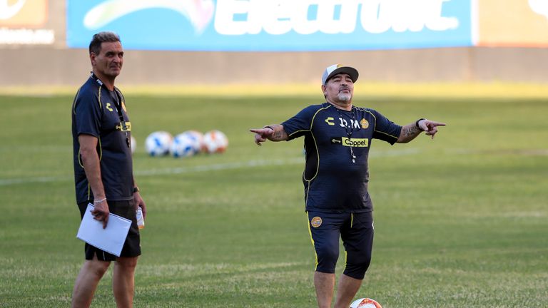 Diego Maradona soll bei seinem Klub groß abkassieren.