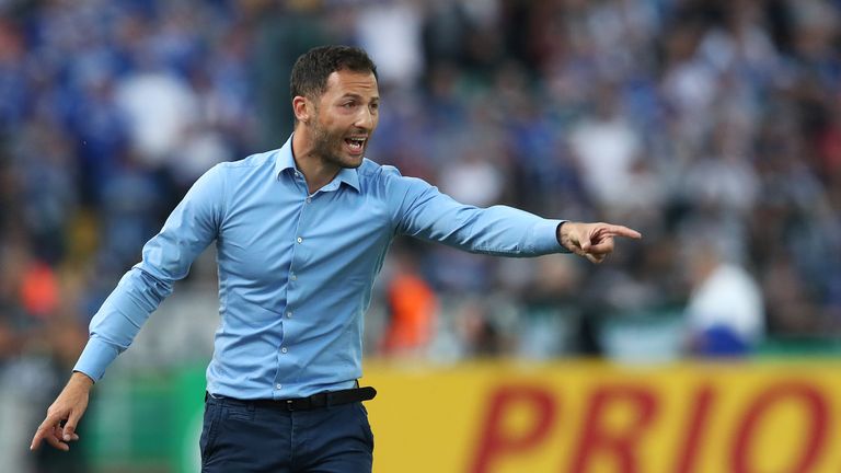 Schalke-Coach Domenico Tedesco setzt lieber auf Freizeit- als auf Geldstrafen. 