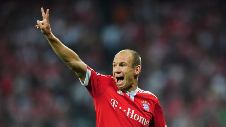 Arjen Robben: Der Niederländer war im Sommer 2009 von Real Madrid zum FC Bayern gewechselt. Bei seinem Debüt für den Rekordmeister knipste der Flügelspieler zweimal beim 3:0-Saisonauftakt gegen den VfL Wolfsburg. 