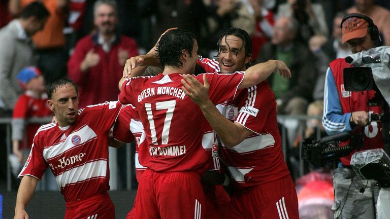 Luca Toni: Bei seinem ersten Spiel für den FC Bayern feierte der Italiener einen Einstand nach Maß. Im August 2007 erzielte der Knipser eine Bude beim 3:0 gegen Hansa Rostock. 
