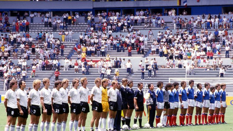 WM 1986 in Mexiko: Vier Jahre später will sich die favorisierte Equipe Tricolore -wieder im Halbfinale- revanchieren. Doch es läuft nicht wie geplant. Andi Breme bringt die DFB-Elf früh in Führung...