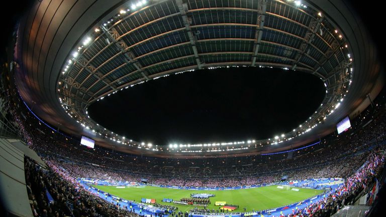 Freundschaftsspiel 13. November 2015: Es ist eine der dunkelsten Stunde der deutsch-französischen Geschichte. Der Test-Kick wird von den Terroranschlägen in Paris überschattet, die Detonationen sind in Stadion und Fernsehen deutlich zu hören.