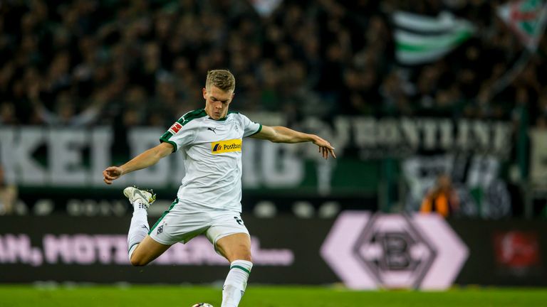 MOENCHENGLADBACH, GERMANY - SEPTEMBER 26: Matthias Ginter of Borussia Moenchengladbach in action during the Bundesliga match between Borussia Moenchengladbach and Eintracht Frankfurt at Borussia-Park on September 26, 2018 in Moenchengladbach, Germany. (Photo by Christian Verheyen/Borussia Moenchengladbach via Getty Images)
