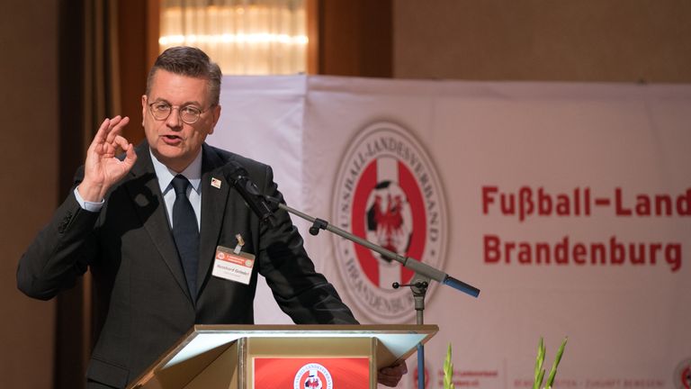 Reinhard Grindel stellt sich der Wiederwahl als DFB-Präsident.