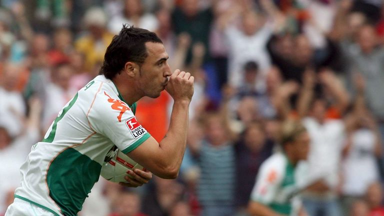 Hugo Almeida: Bei seinem Bundesliga-Debüt im August 2006 für Werder Bremen traf der Portugiese beim 4:2-Sieg bei Hannover 96. Almeida kam für Ivan Klasnic aufs Feld (76.) und knipste bereits drei Minuten nach seiner Einwechslung zum 2.2 (79.). 