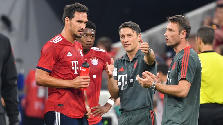 Mats Hummels (l.) hofft, dass Niko Kovac die Rotation beim FC Bayern durchzieht.