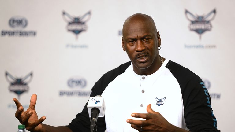 Michael Jordan ist der Besitzer der Besitzer der Charlotte Hornets.