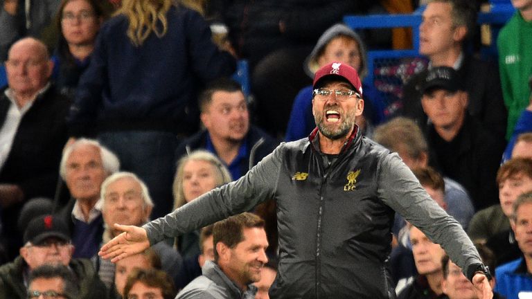 5. FC Liverpool: Das Klopp-Team musste nach einem Last-Minute-Remis beim FC Chelsea die Tabellenführung abgeben. Zudem flogen die Reds gegen die Blues aus dem League Cup - es lief schon besser für Klopp. In der CL wartet in Neapel eine harte Nuss.