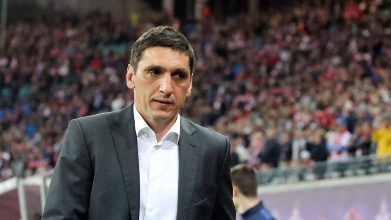 Stuttgarts Trainer Tayfun Korkut weht reichlich Gegenwind entgegen.