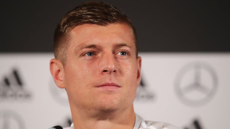 Toni Kroos tadelt und lobt seinen DFB-Teamkollegen Leroy Sane.