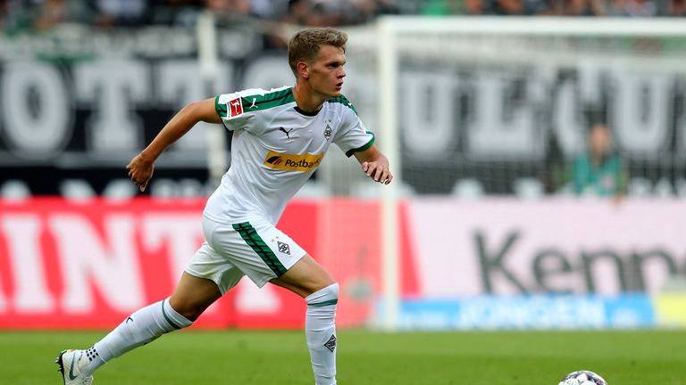 Borussia Mönchengladbach wird in der kommenden Saison erstmals von Puma ausgerüstet. Das Heimtrikot der Fohlen ist überwiegend in Weiß gehalten. Abgerundet wird das Jersey mit Grün-Schwarzen Applikationen an den Schultern und den Hosen.