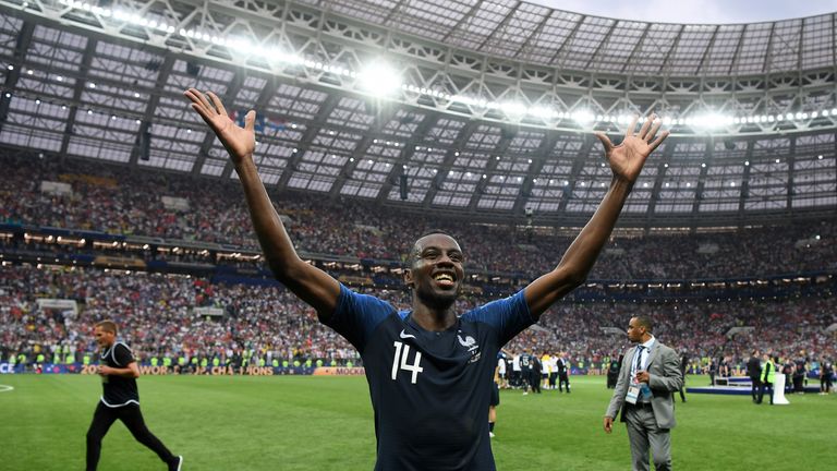 ... Blaise Matuidi. Der Profi von Juventus Turin war in Russland gesetzt und auch diese Saison gehört er bei der alten Dame zum Stammpersonal. Kam, im Gegensatz zu Draxler, in allen Saisonspielen über 90 Minuten um Einsatz. Punkt für Frankreich