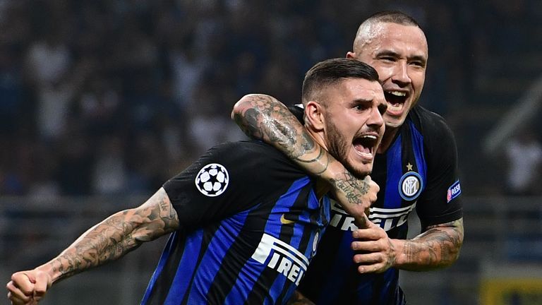 Inters Mauro Icardi (l.) erzielte beim 2:1-Sieg gegen Tottenham einen sehenswerten Treffer und leitete damit die Wende im Spiel zu Gunsten der Nerazzurri ein. Nach einer Vorarbeit von Kwadwo Asamoah nahm der Argentinier das Leder aus 16 Meter volley.