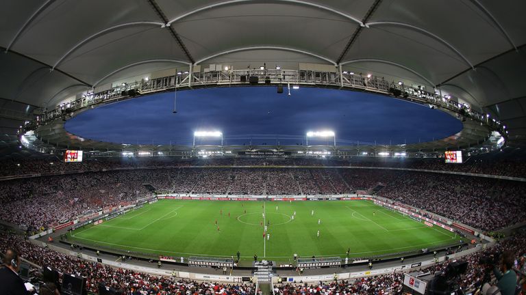 Mercedes-Benz-Arena, Stuttgart (54.812 Zuschauer)