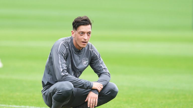 Arsenal-Star Mesut Özil ist nach dem WM-Debakel aus der deutschen Nationalmannschaft zurückgetreten.