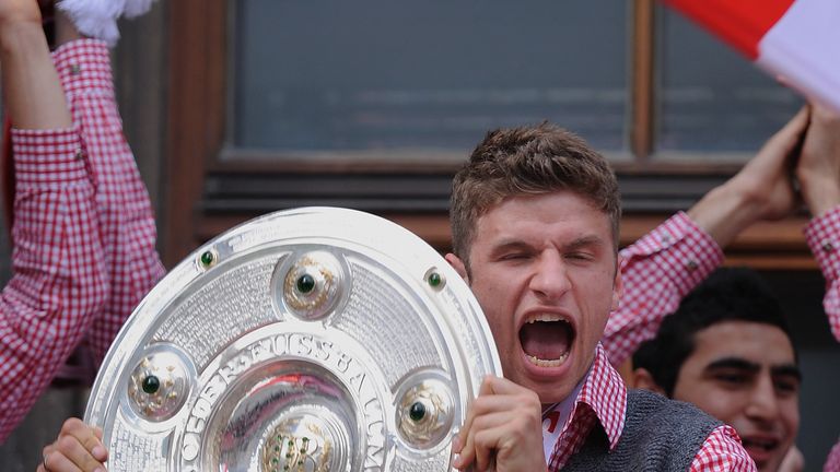 Im selben Jahr wird Müller mit den Bayern erstmals Meister (es folgen bis heute sechs weitere Meisterschaften)…