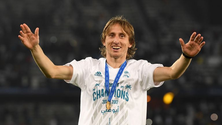 Er ist der beste Spieler im Jahr 2018! Luka Modric beendet die Ära seines ehemaligen Teamkollegen Cristiano Ronaldo und gewinnt die Wahl zum Weltfußballer.