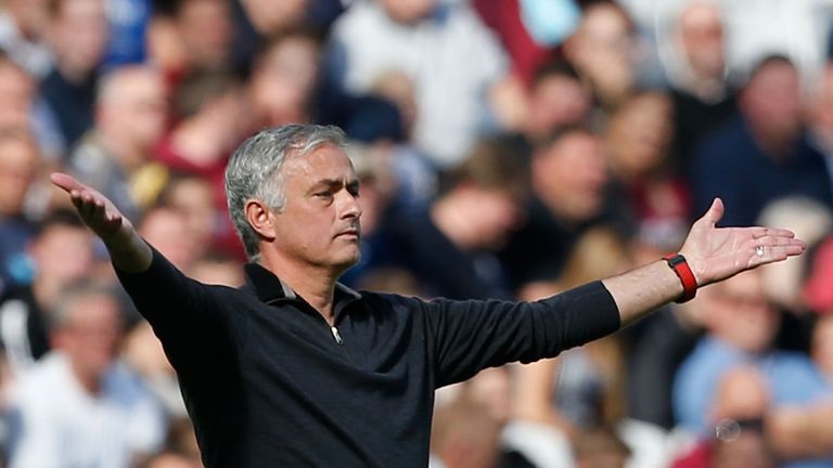 Manchester-United-Coach Jose Mourinho kann nicht zufrieden sein mit seiner Mannschaft.