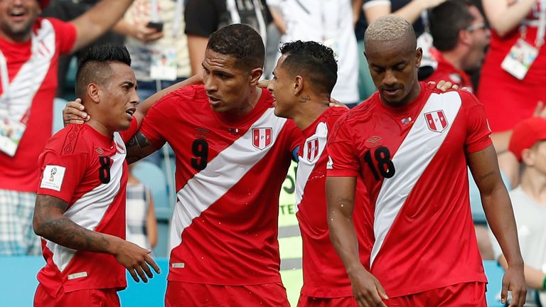 Das peruanische Nationalteam kann hingegen nur einen Gesamtwert des Kaders von 34,13 Millionen Euro vorweisen. Die Spieler Raul Ruidiaz, Andre Carrillo und Christian Cueva erreichen schon knapp die Hälfte des gesamten Wertes.