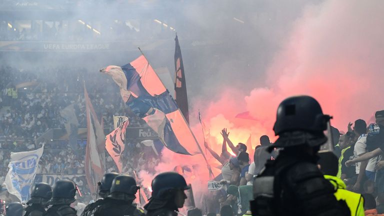 Beim Finale der Europa League in Lyon zwischen Olympique Marseille und Atletico Madrid in Lyon haben sich Fans von "OM" zum wiederholten Mal daneben benommen.