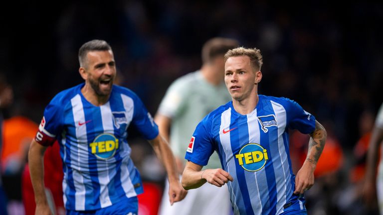 Während die Hertha-Defensive gegen den Rekordmeister hinten dichthielt, sorgte er für die Akzente nach vorne: Ondrej Duda (r.) traf kurz vor der Pause zum Endstand von 2:0.