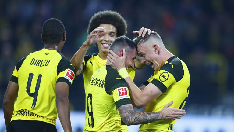 BVB-Neuzugang Paco Alcacer (2.v.r.) trifft bei seinem Pflichtspiel-Debüt zum 3:1-Endstand gegen Eintracht Frankfurt. 