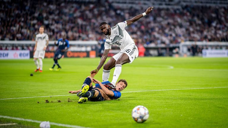 Antonio Rüdiger (r.) und Benjamin Pavard kreuzten beim Duell Deutschland vs. Frankreich häufiger den Weg.