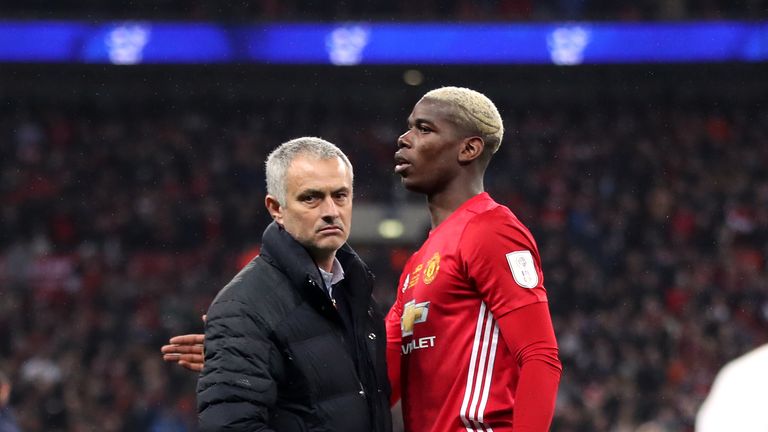 Jose Mourinho enthob Paul Pogba überraschend vom Kapitänsamt bei Manchester United.