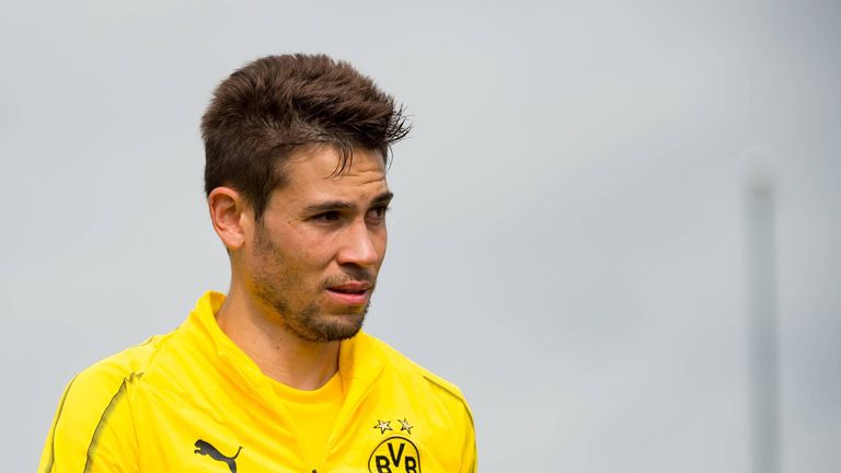 Borusssia Dortmunds Raphael Guerreiro verletzte sich bei Portugals Nationalmannschaft.