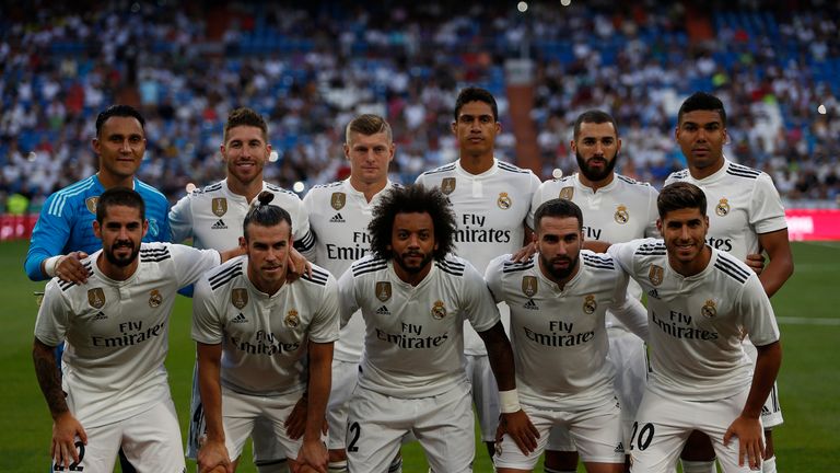 Platz auf dem Mannschaftsbild: Auch so ein CR7 Ritual - der Portugiese stand auf Teamfotos immer ganz rechts. Dieser Platz wird nun abwechselnd von Karim Benzema und Casemiro eingenommen.