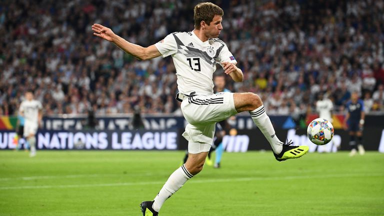 Beide sind gleichzeitig auch die erfahrensten Spieler ihrer Mannschaft. Thomas Müller lief für Deutschland schon in 92 Länderspielen auf.