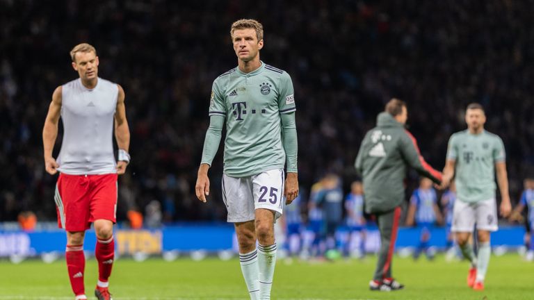 14. FC Bayern: Mini-Krise! Nach dem 1:1 gegen Augsburg setzte es in Berlin die erste Saisonpleite in der Liga. Folge: der Verlust der Tabellenführung. Zuletzt offenbarte die Defensive Schwächen. Nun kommt Ajax. Im Ranking geht's von Platz 3 auf 13.