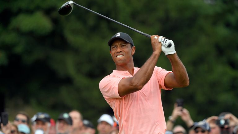 Superstar Tiger Woods verliert nach seiner bärenstarken Auftakt-Runde in der zweiten Runde die Führung. 