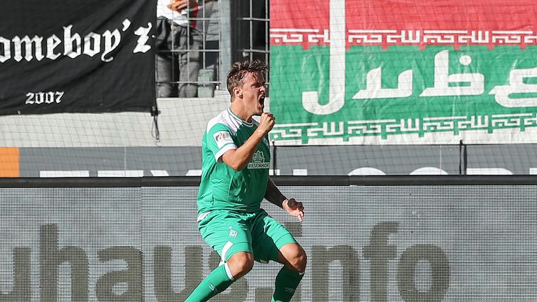 Max Kruse erzielt in Augsburg sein erstes Saisontor für Werder Bremen.