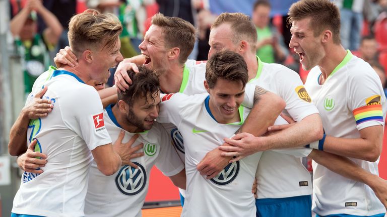 Der VfL Wolfsburg gewinnt überraschend bei Bayer Leverkusen.
