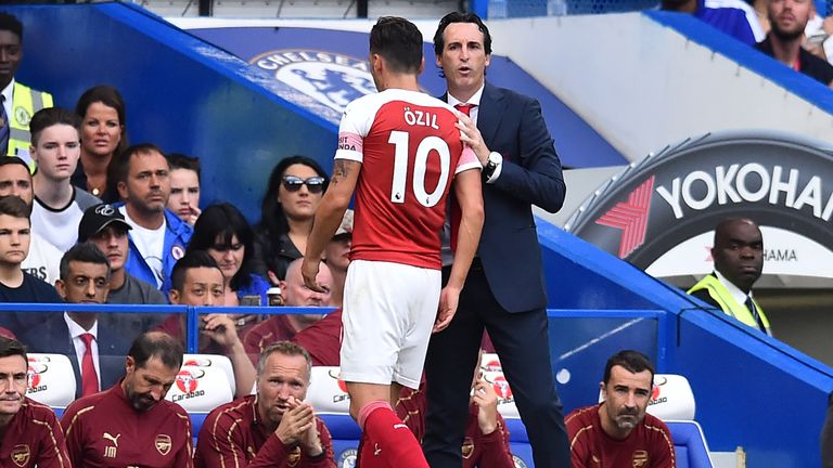 Arsenal-Coach Unay Emery verspricht sich eine positive Wirkung vom Özil-Rücktritt aus der deutschen Nationalmannschaft. 