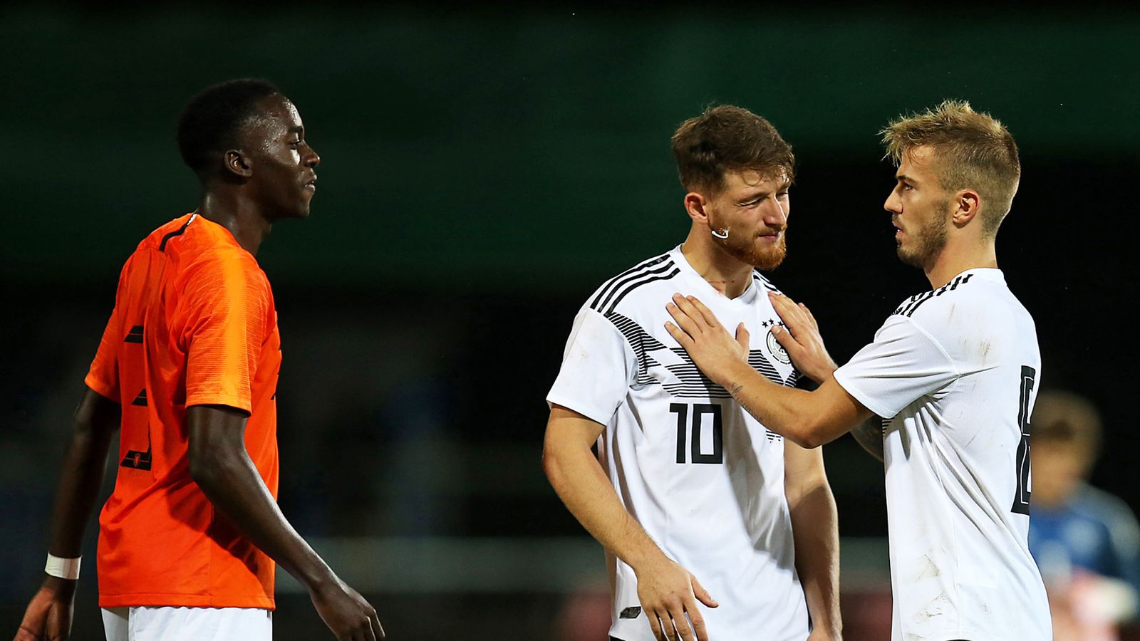 Spuckattacke KNVB suspendiert U20Spieler Jordan Teze Fußball News