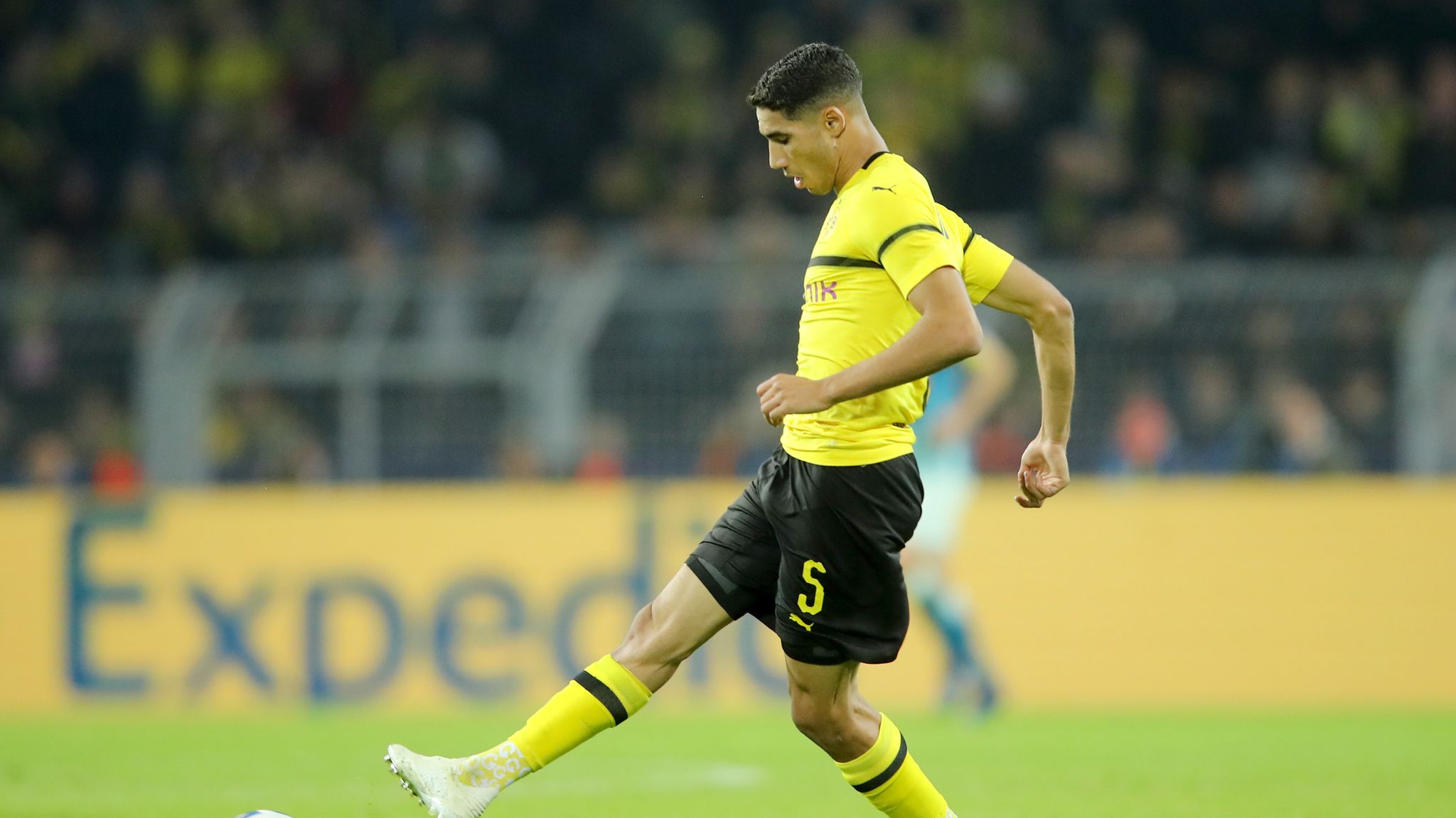 Wie Alcacer: Borussia Dortmund Will Hakimi Halten | Fußball News | Sky ...